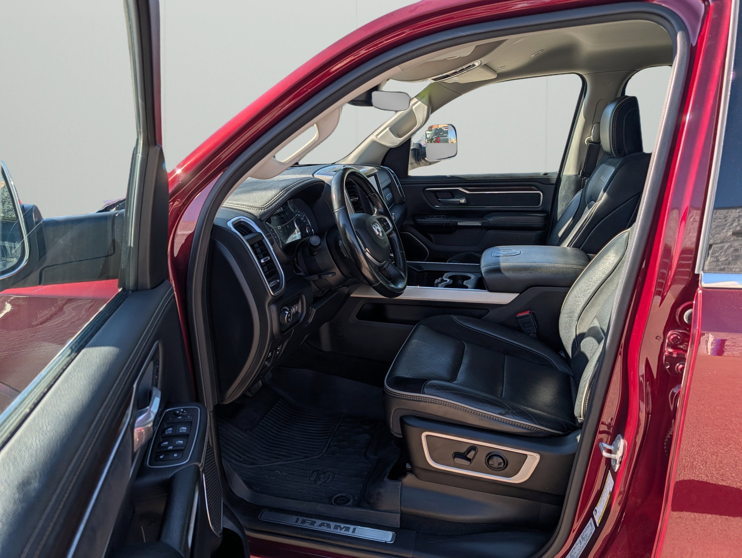 2022 RAM 1500 Laramie Crew Cab 4x4 5'7" Box
