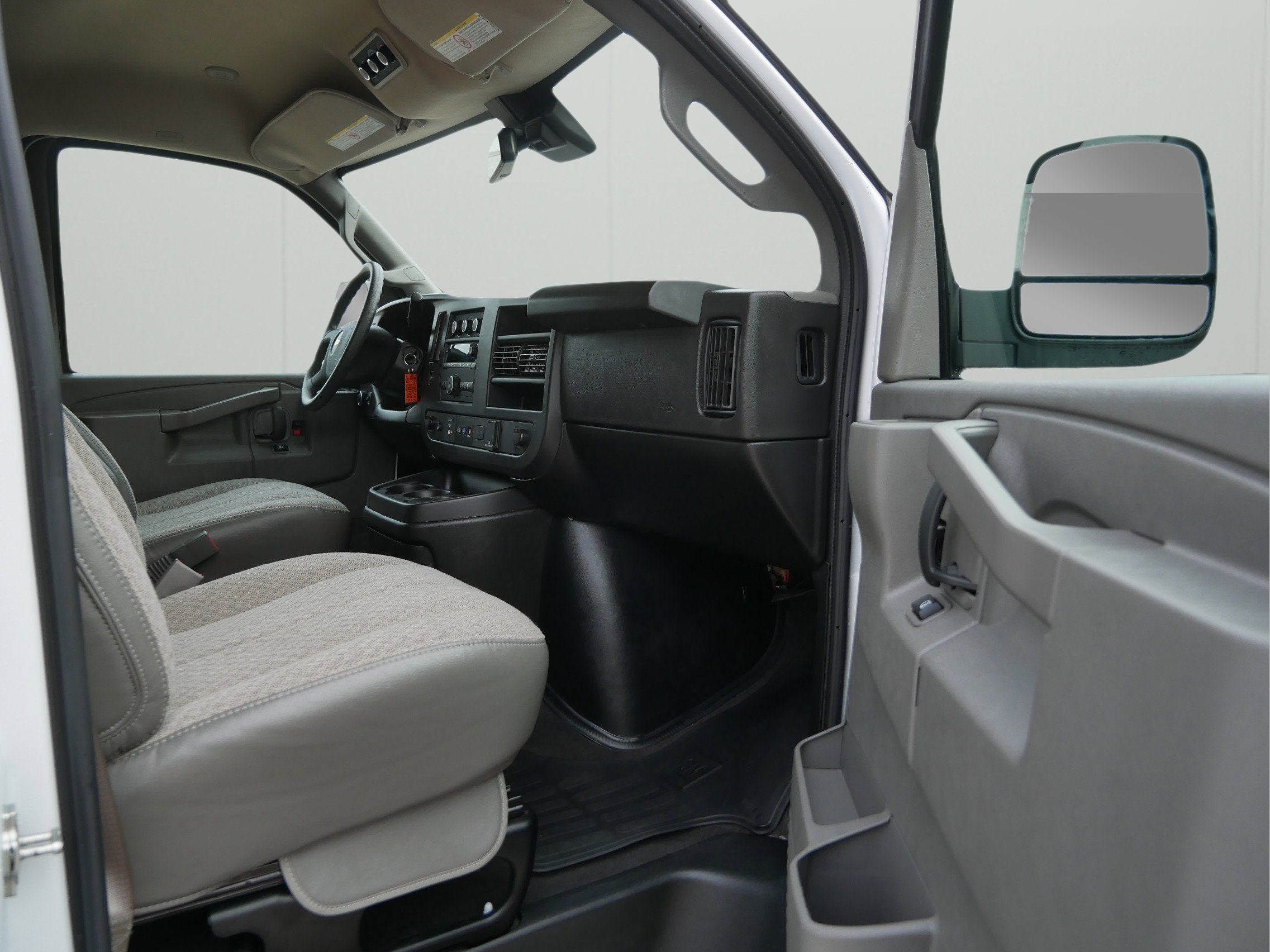 2024 Chevrolet Express Passenger 3500 1LT