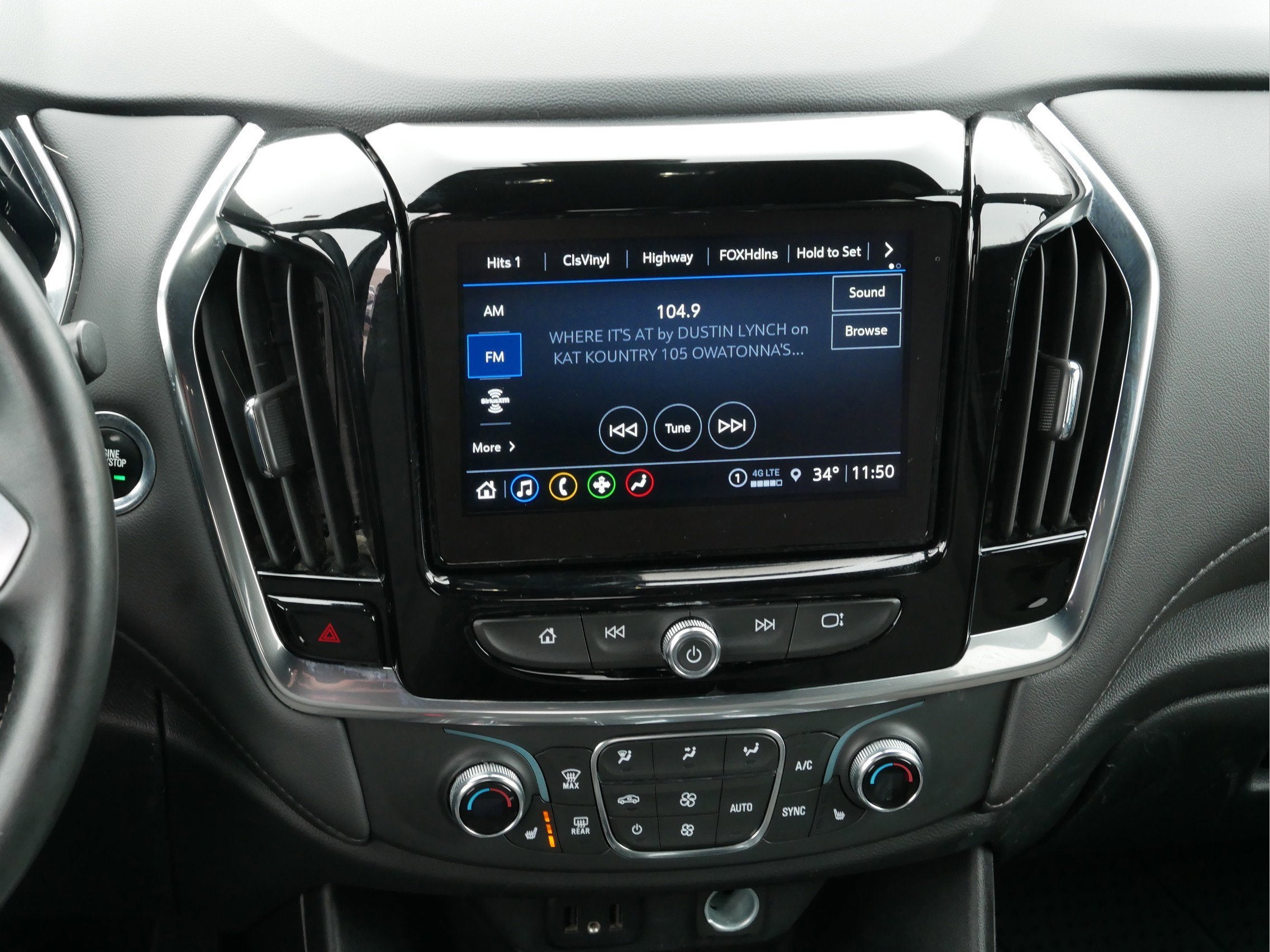 2023 Chevrolet Traverse LT Cloth