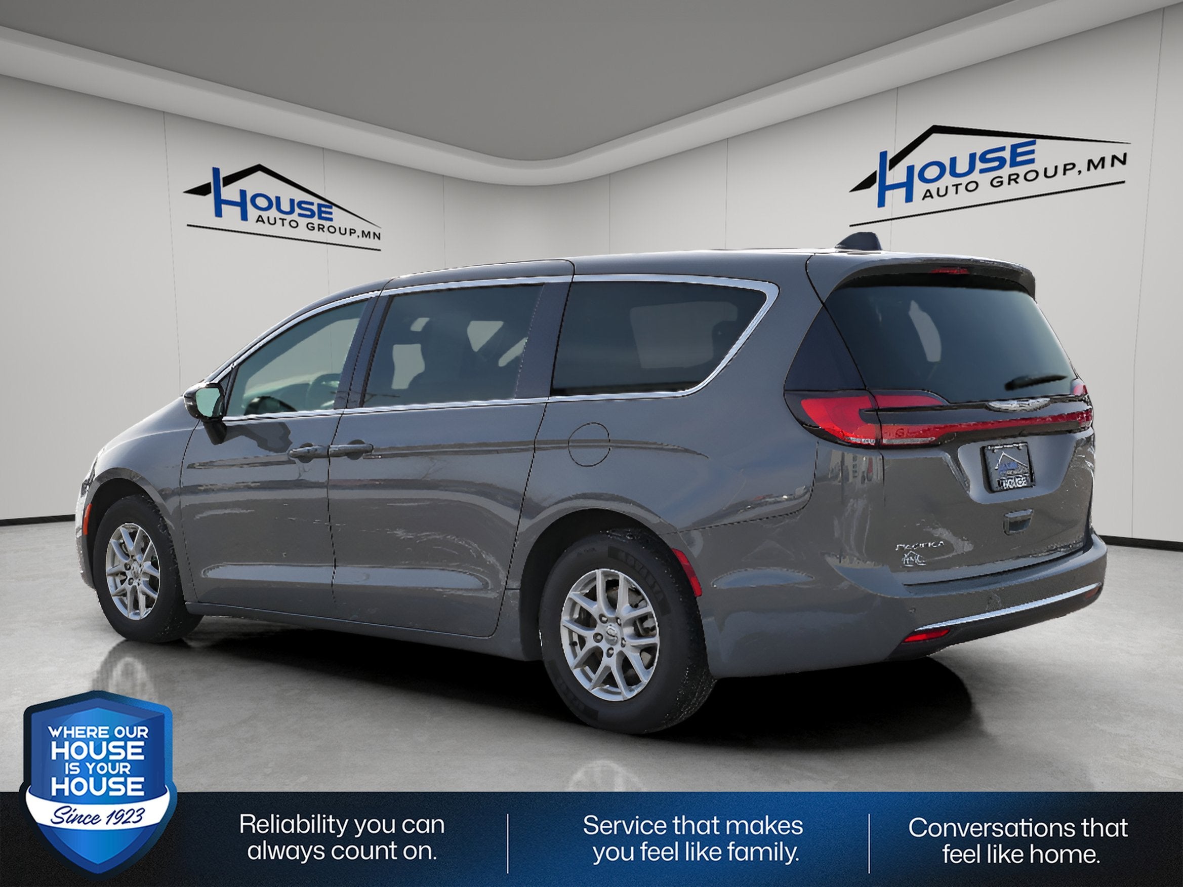 2025 Chrysler Pacifica Select