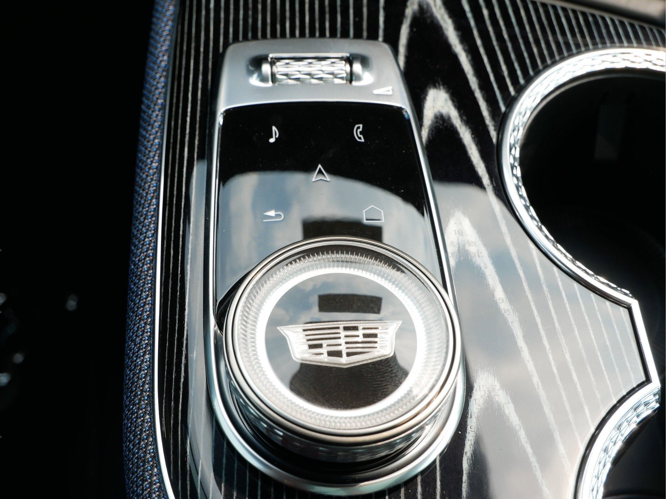 2025 Cadillac OPTIQ Sport 2