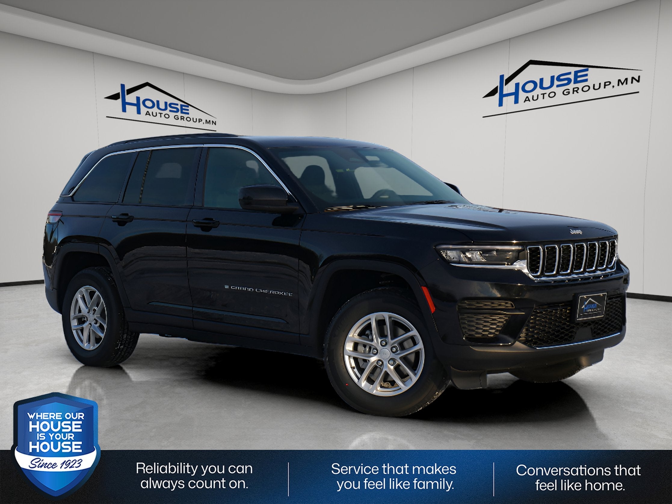 2025 Jeep Grand Cherokee GRAND CHEROKEE LAREDO X 4X4