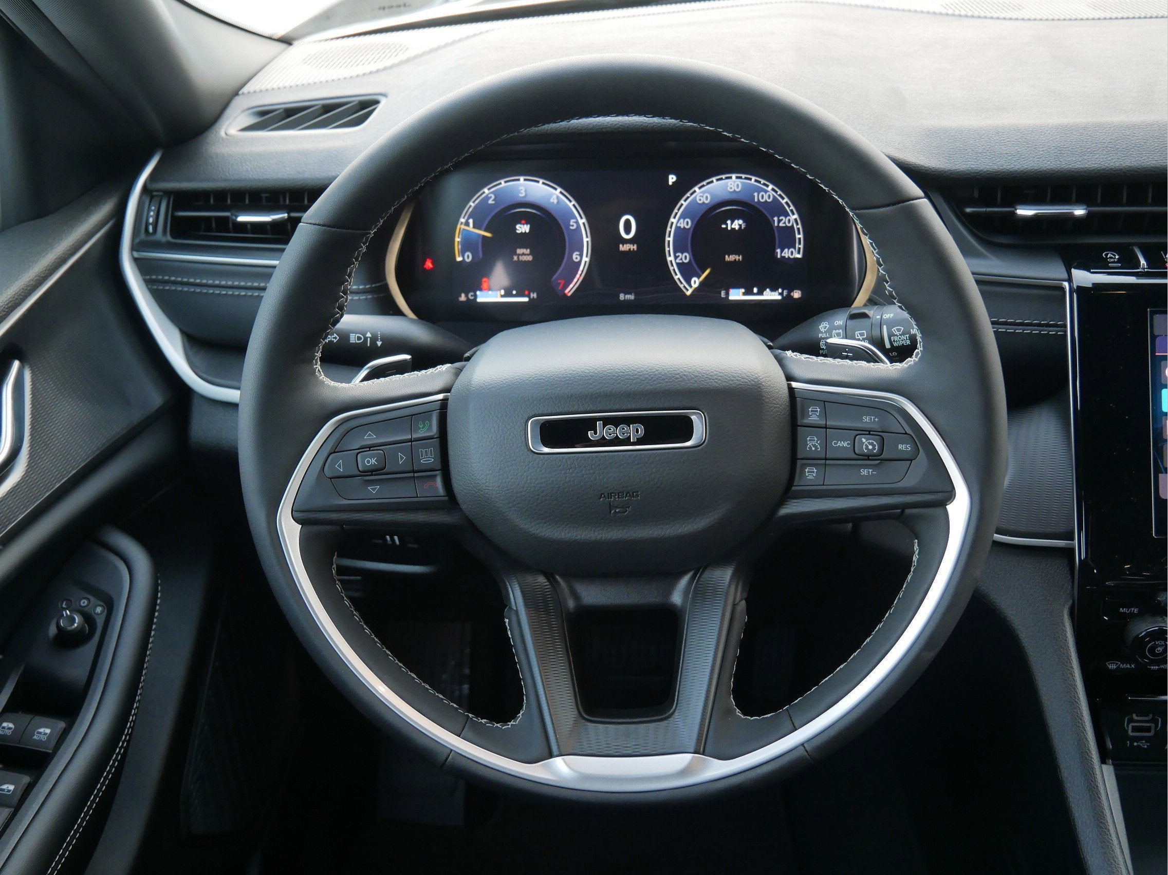 2025 Jeep Grand Cherokee GRAND CHEROKEE LAREDO X 4X4