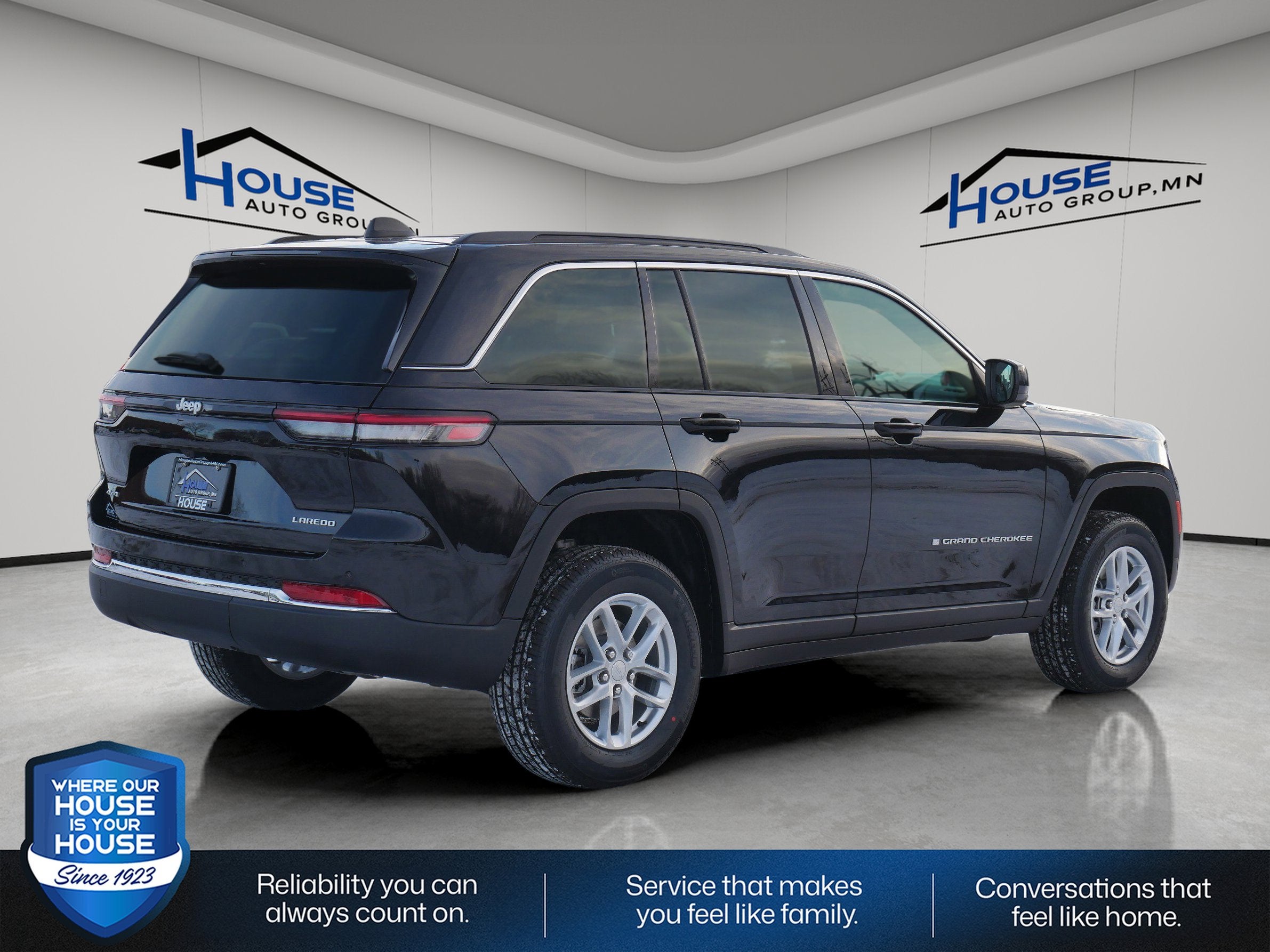 2025 Jeep Grand Cherokee GRAND CHEROKEE LAREDO X 4X4