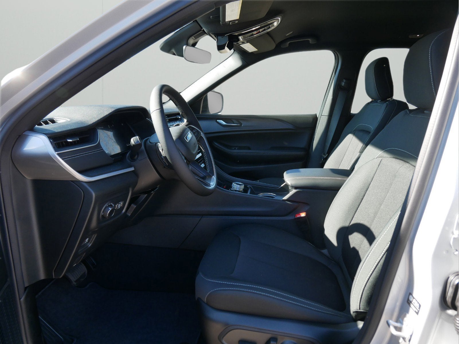 2025 Jeep Grand Cherokee GRAND CHEROKEE LAREDO 4X4