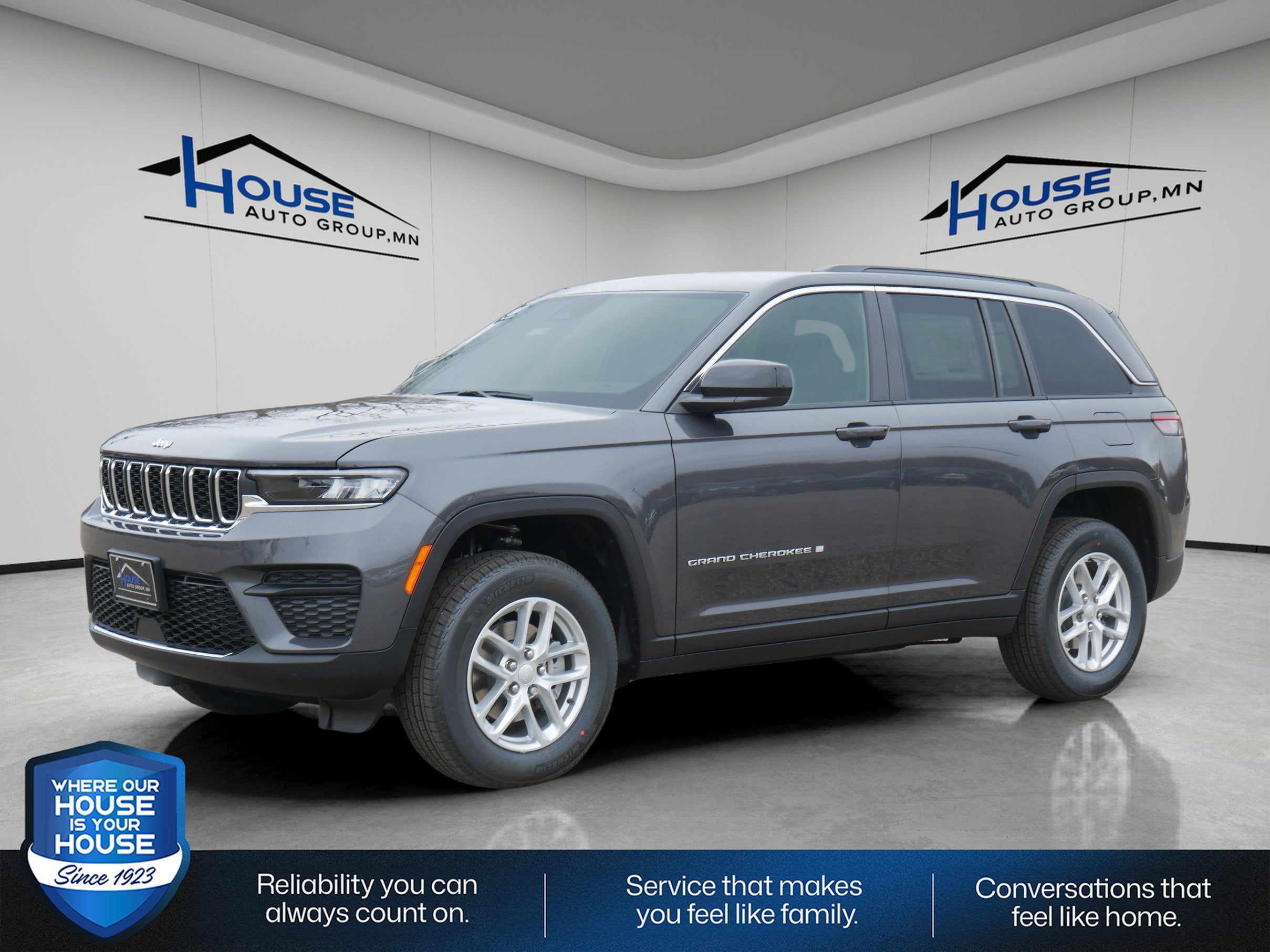 2025 Jeep Grand Cherokee GRAND CHEROKEE LAREDO X 4X4