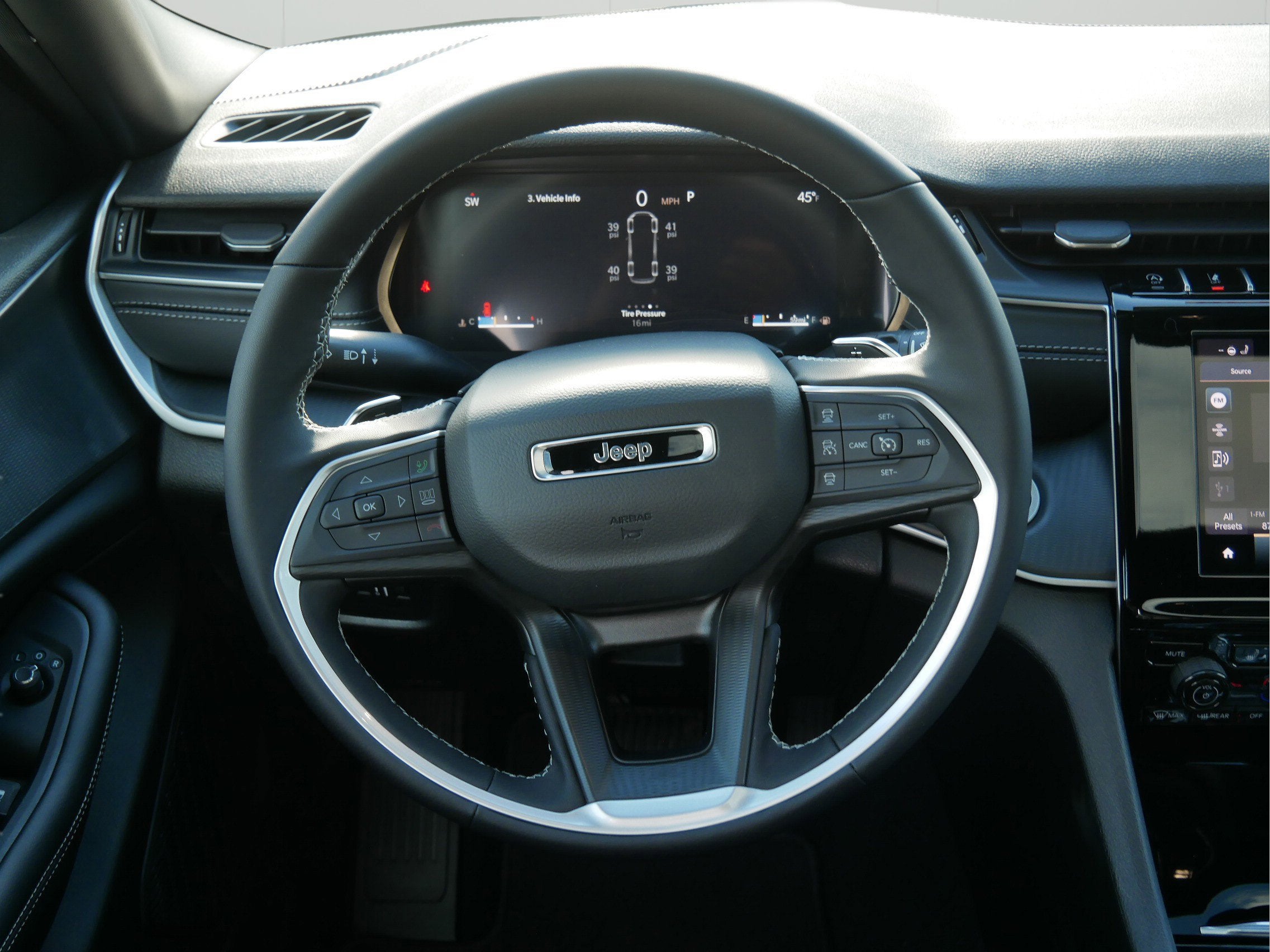 2025 Jeep Grand Cherokee GRAND CHEROKEE L ALTITUDE X 4X4