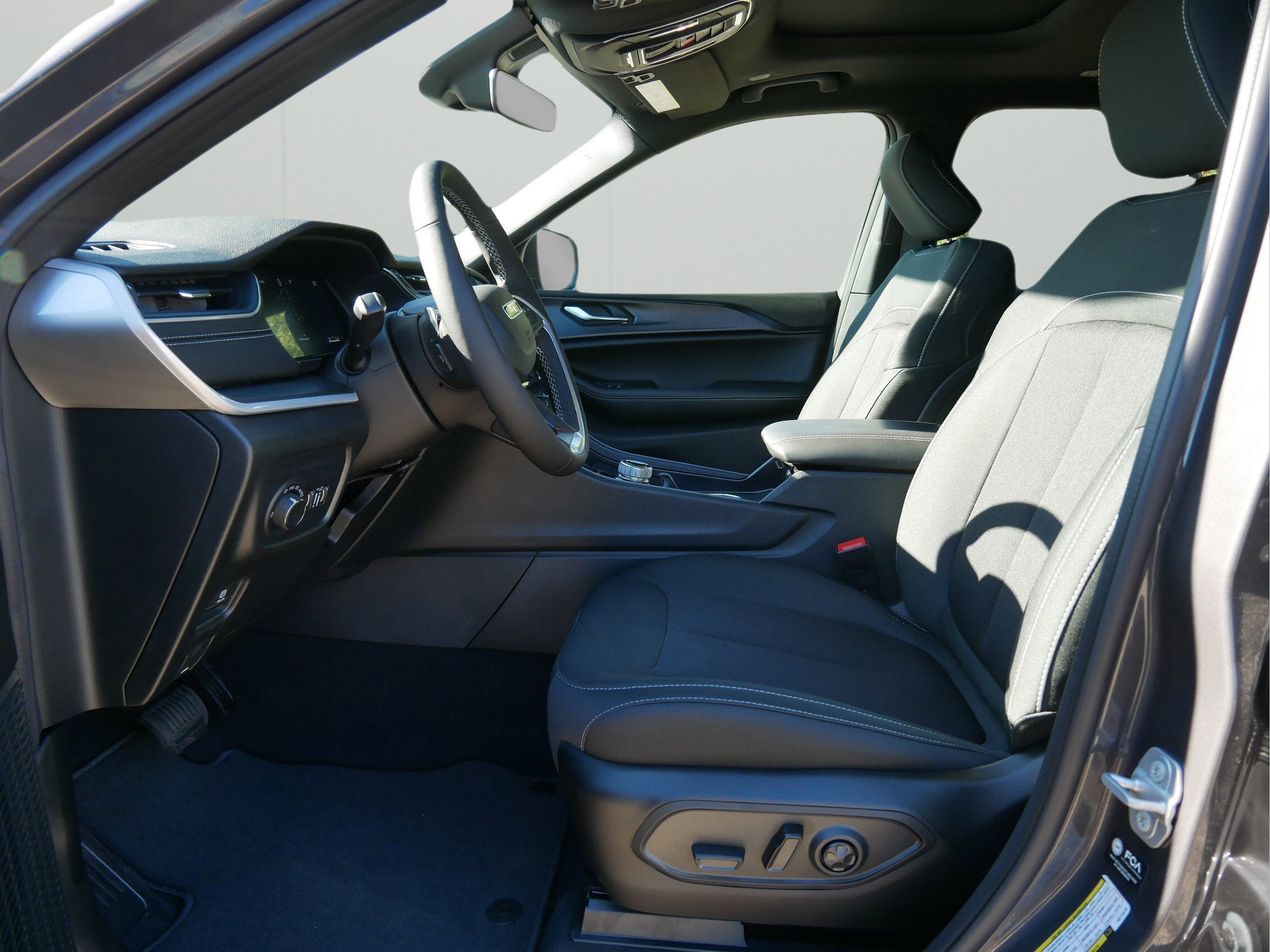 2025 Jeep Grand Cherokee GRAND CHEROKEE L LAREDO X 4X4