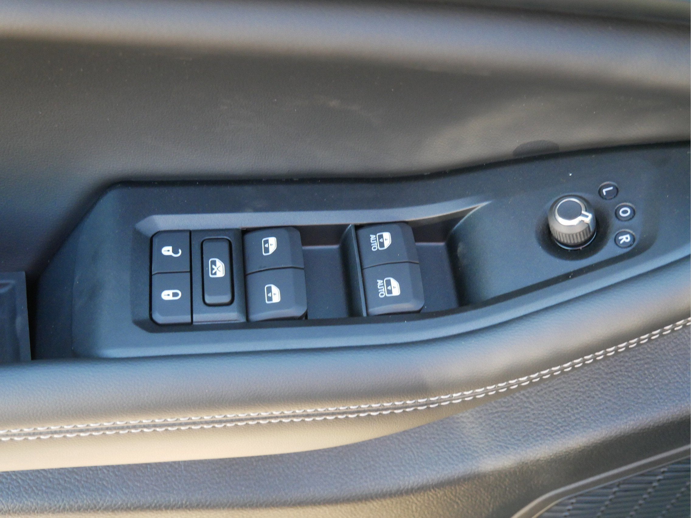 2025 Jeep Grand Cherokee GRAND CHEROKEE L LAREDO X 4X4