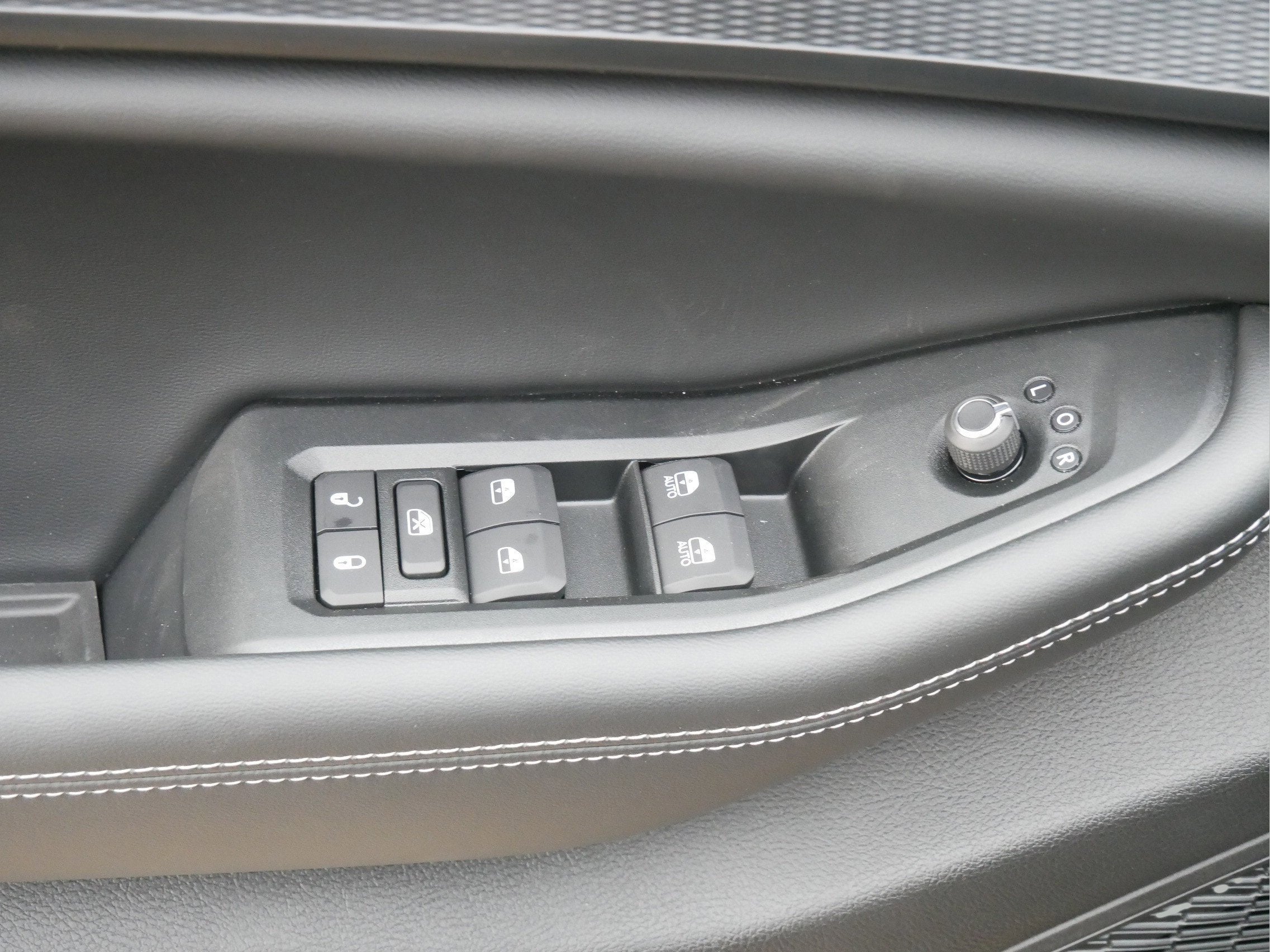 2025 Jeep Grand Cherokee GRAND CHEROKEE L LAREDO X 4X4