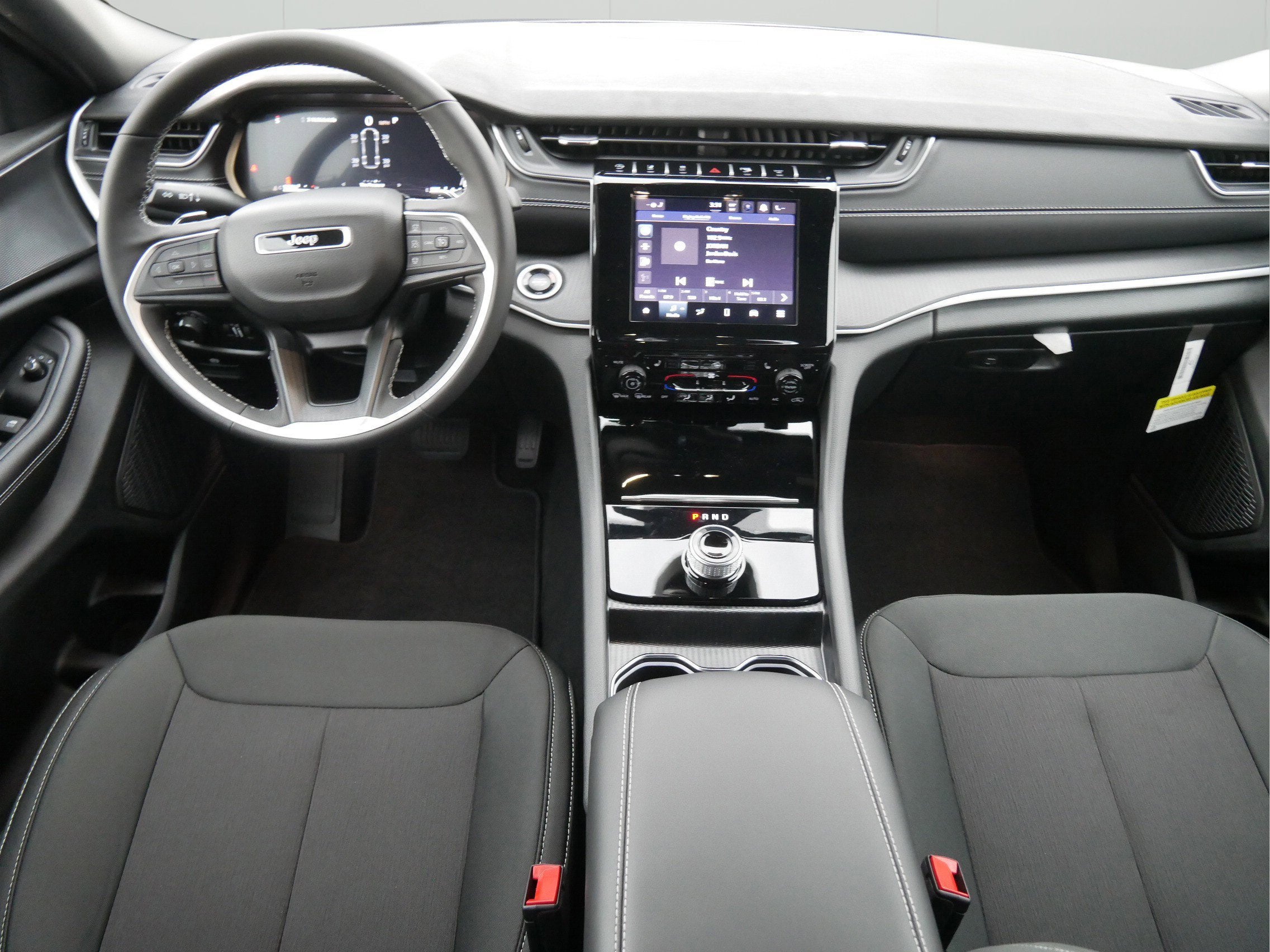 2025 Jeep Grand Cherokee GRAND CHEROKEE L LAREDO X 4X4