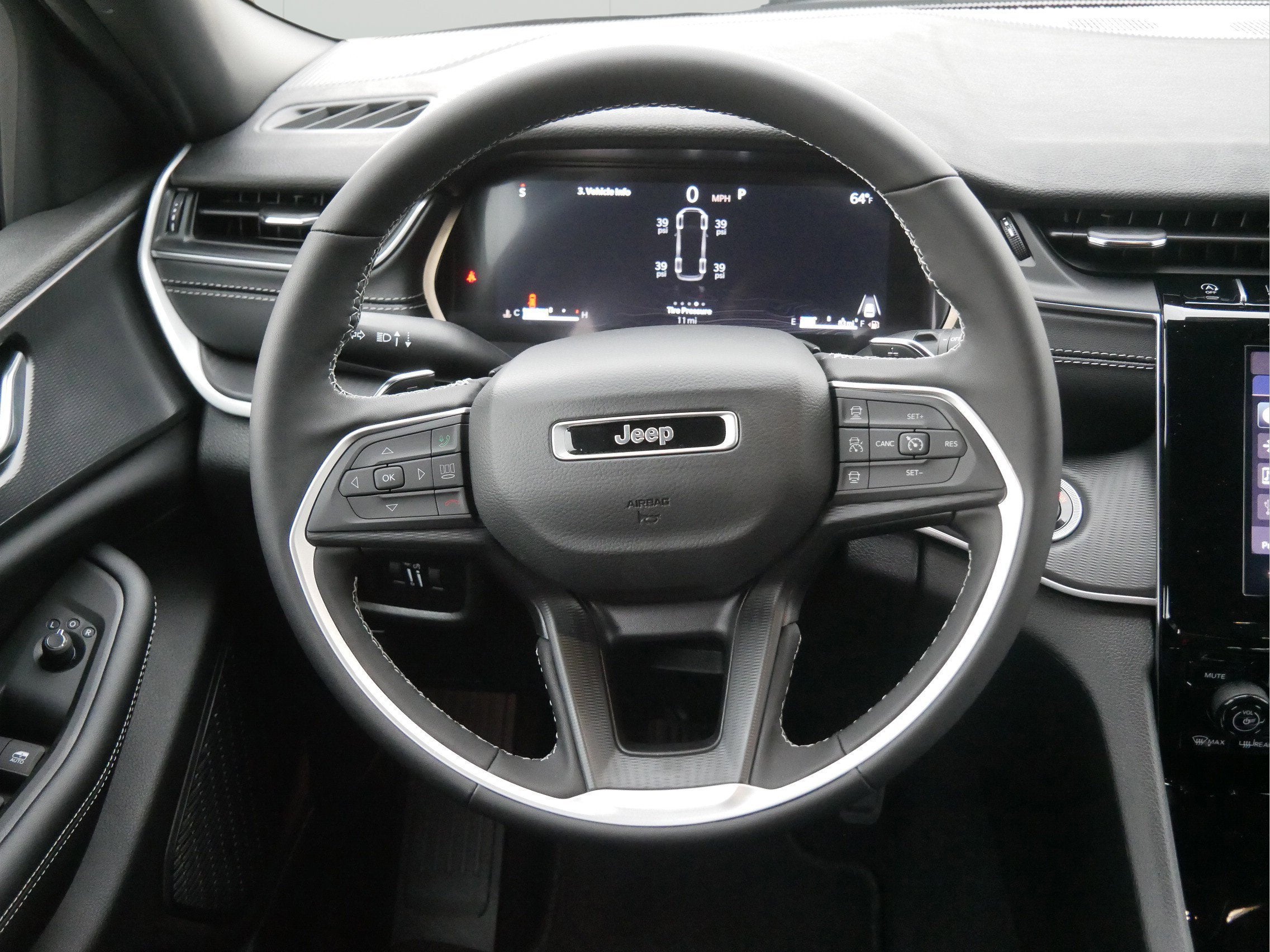 2025 Jeep Grand Cherokee GRAND CHEROKEE L LAREDO X 4X4