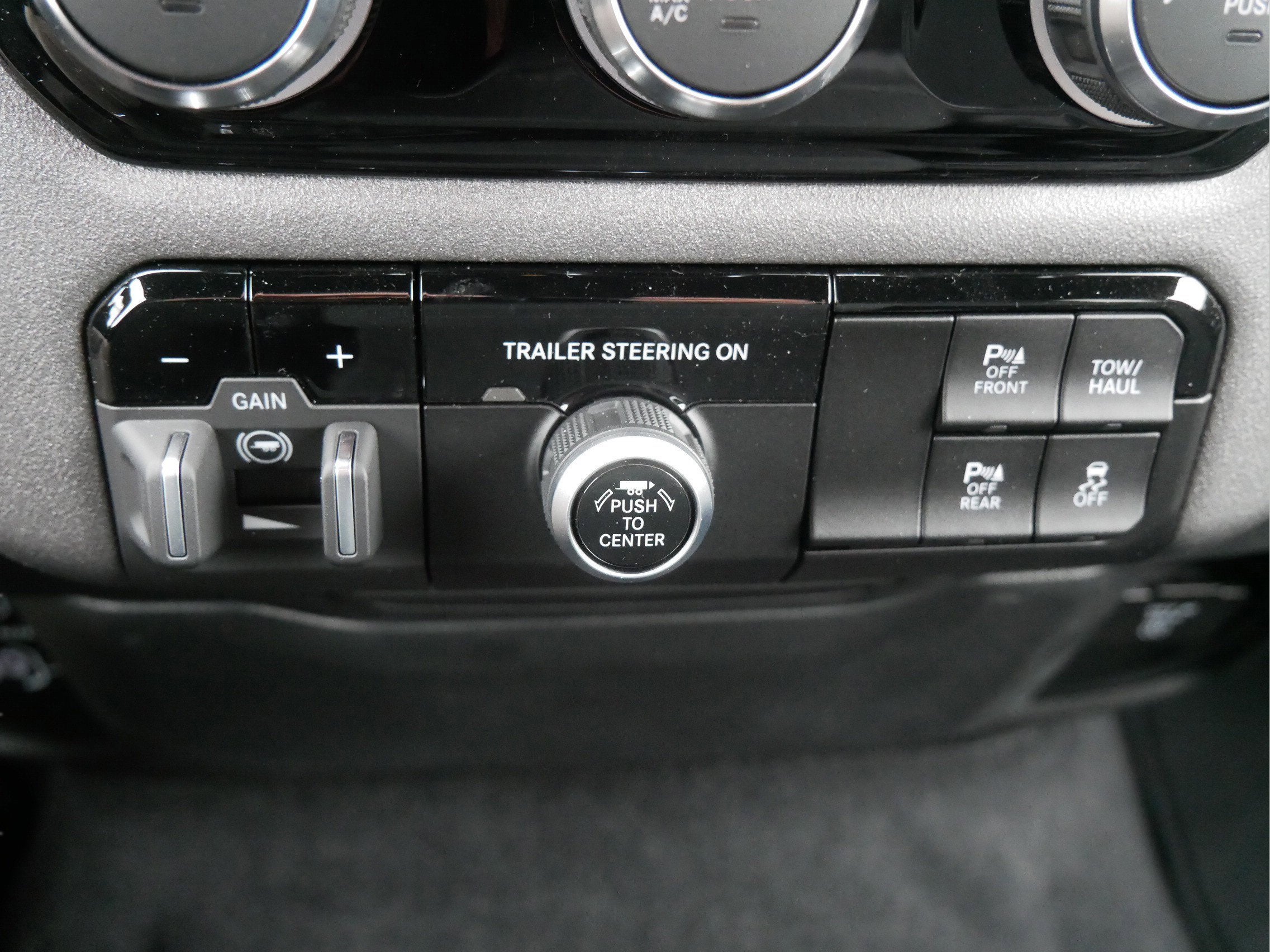 2026 RAM Ram 1500 RAM 1500 TRADESMAN CREW CAB 4X4 5'7' BOX