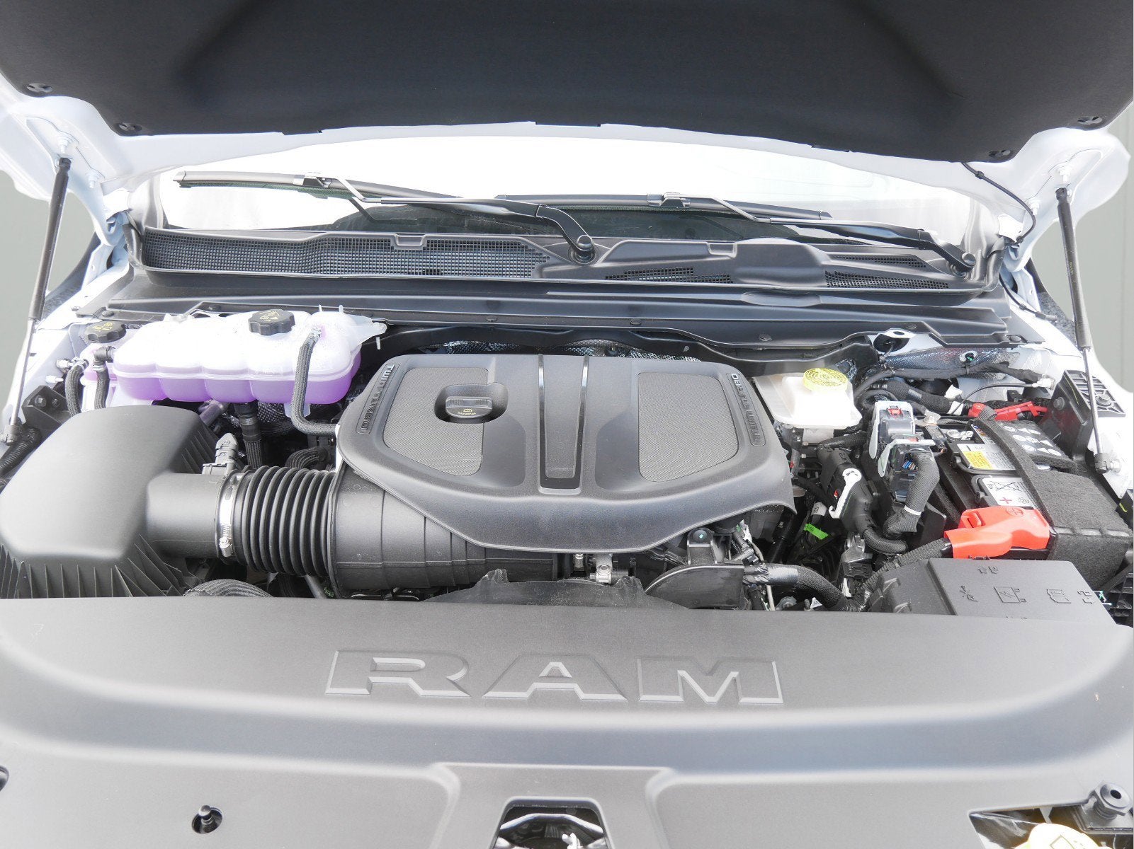 2025 RAM Ram 1500 RAM 1500 LARAMIE CREW CAB 4X4 5'7' BOX