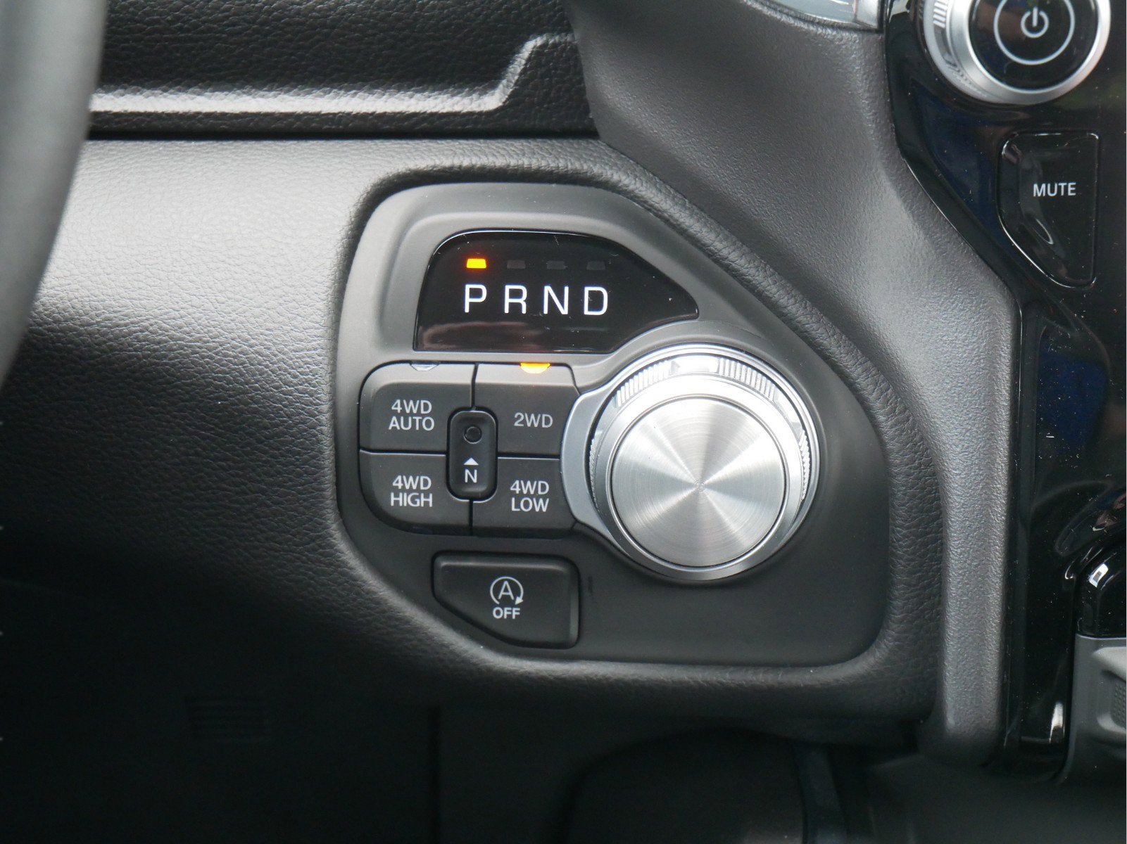 2025 RAM Ram 1500 RAM 1500 LARAMIE CREW CAB 4X4 5'7' BOX