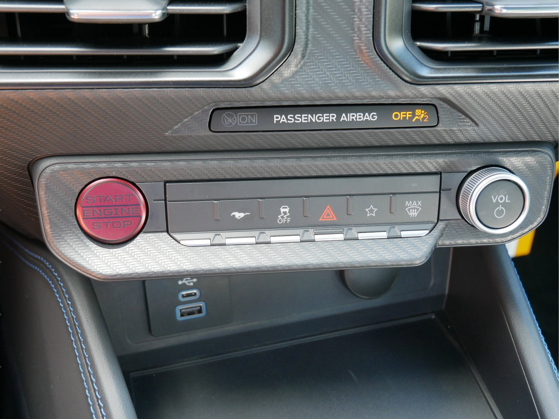 2025 Ford Mustang Dark Horse