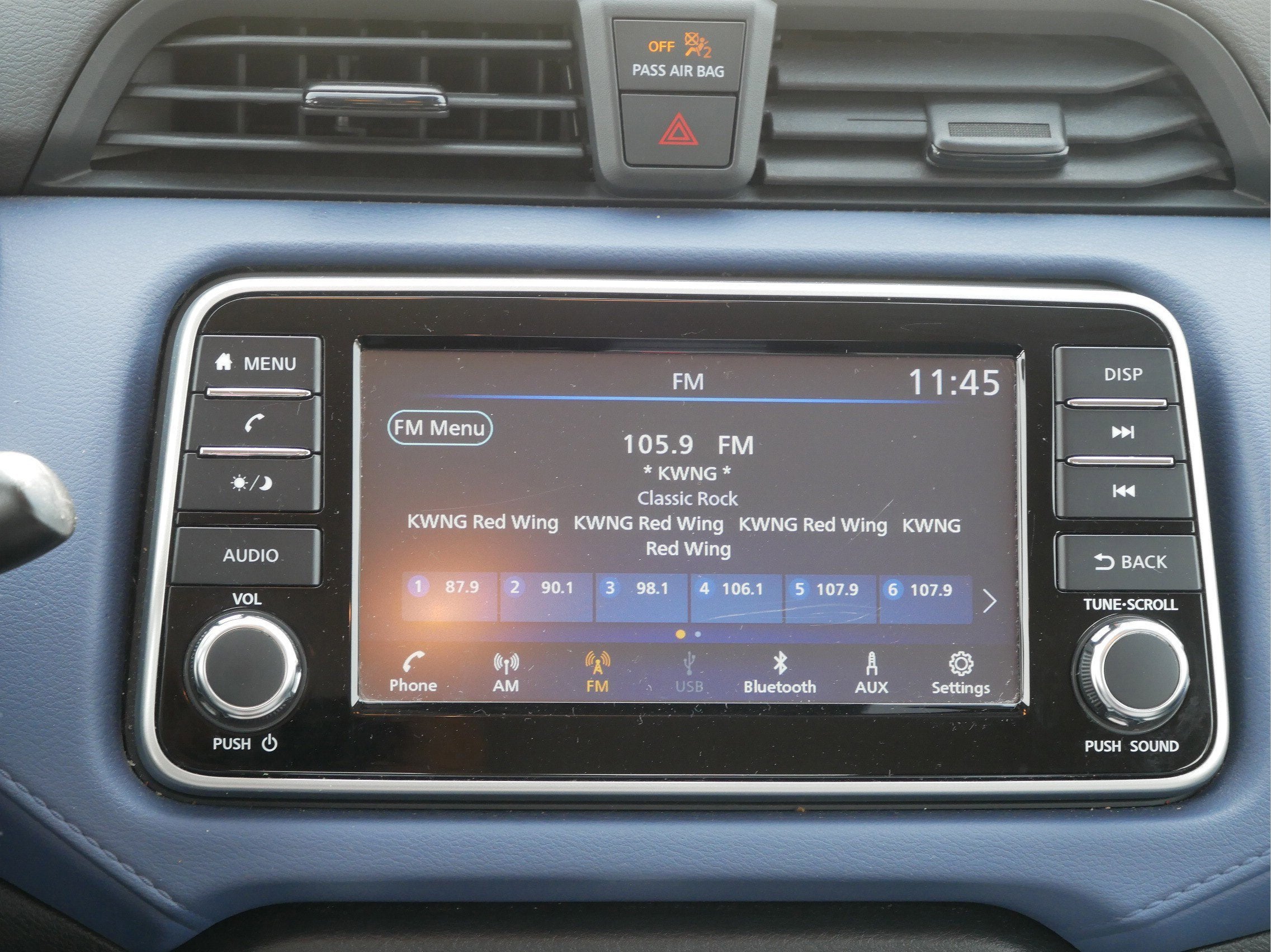 2023 Nissan Versa SV