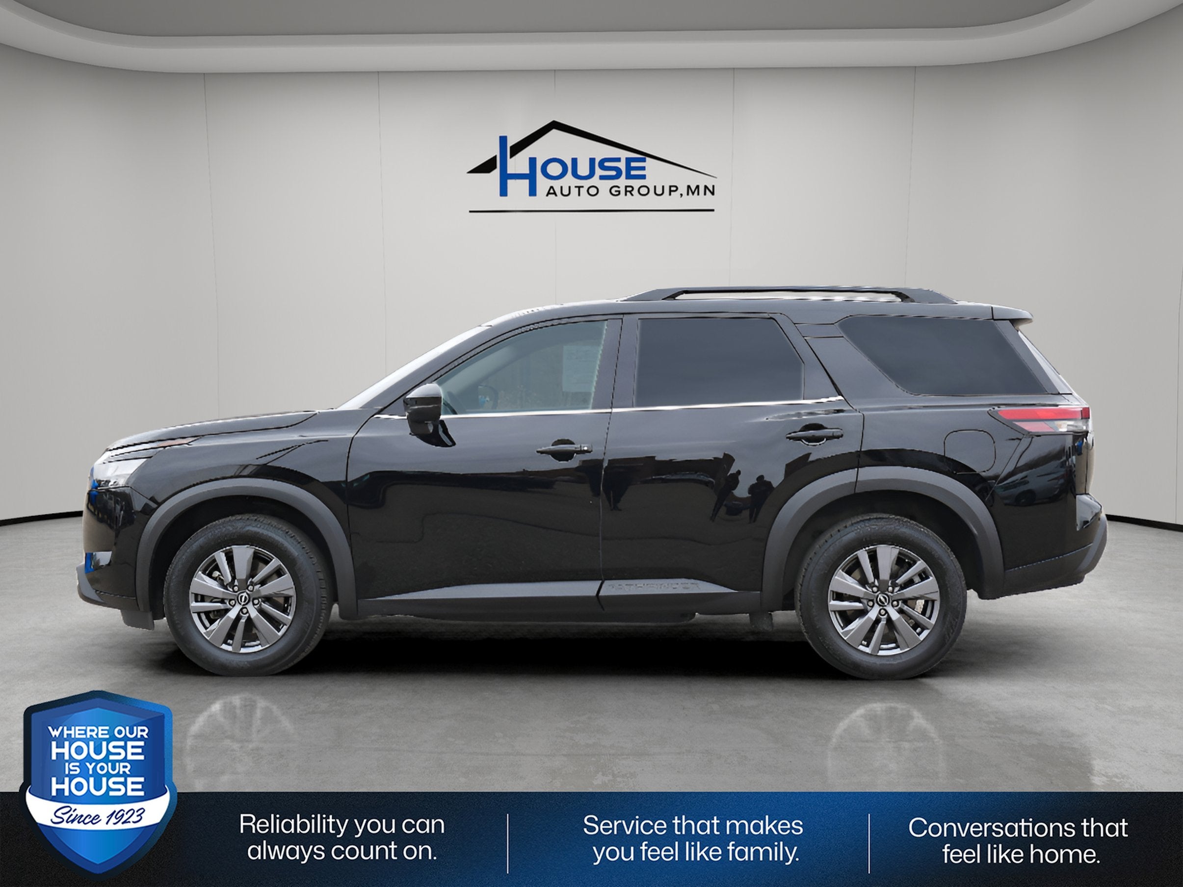 2025 Nissan Pathfinder SV